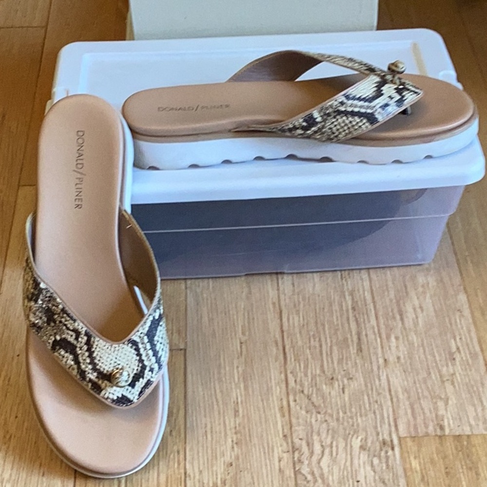 Donald/Pliner Laura-size 10 M.Synthetic snakeskin upper Man made outsole preow - Picture 7 of 8